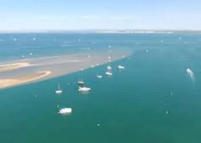 Marina La Plagette Rdc Appontement Xl Parking ル・グロー・デュ・ロワ